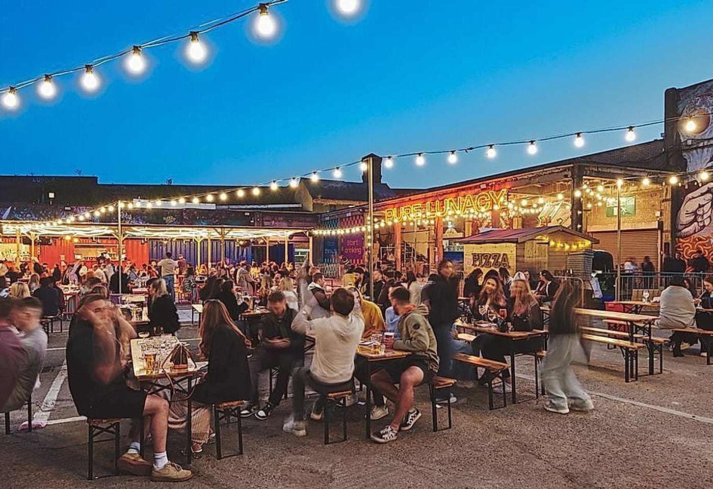 Luna Springs, outdoor bar in Birmingham