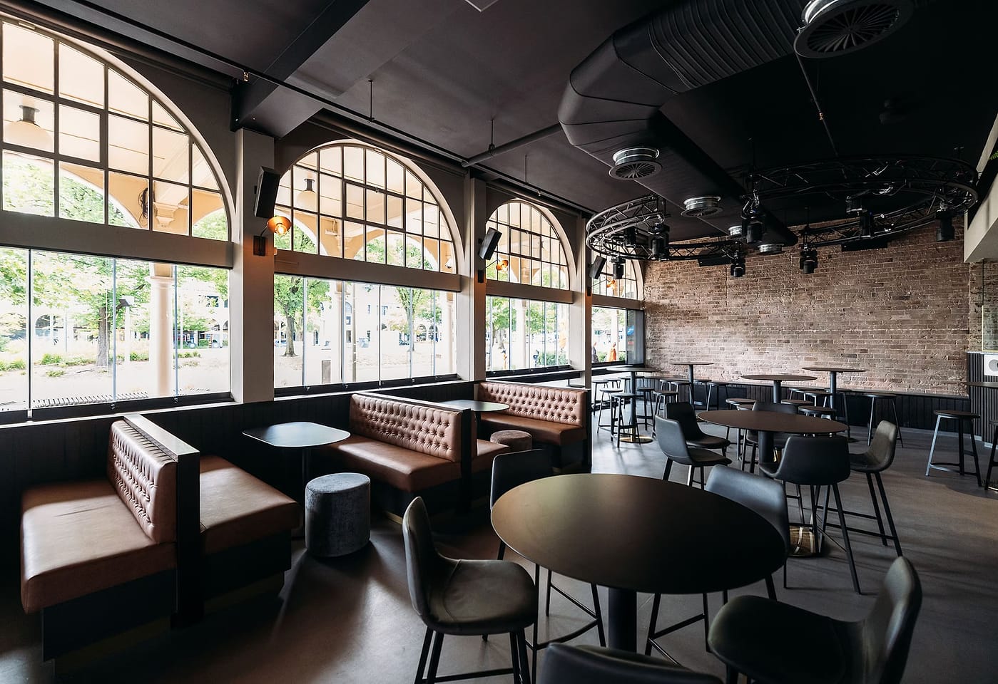 Exclusive Hire, Luna Bar1