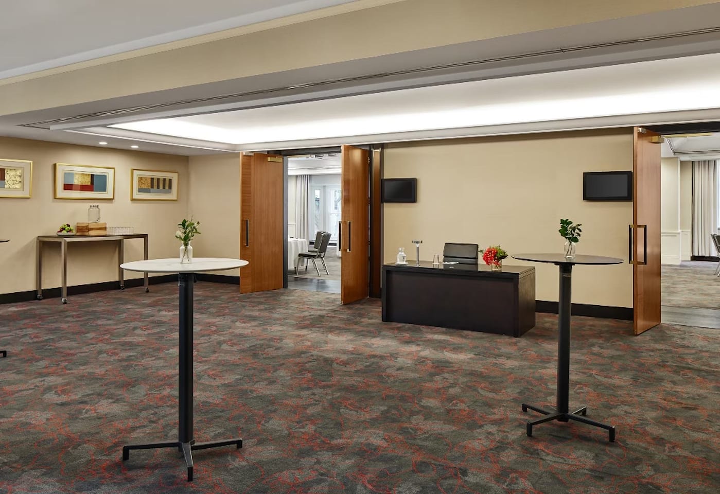 Thomas Keneally, Sydney Harbour Marriott Hotel image 2