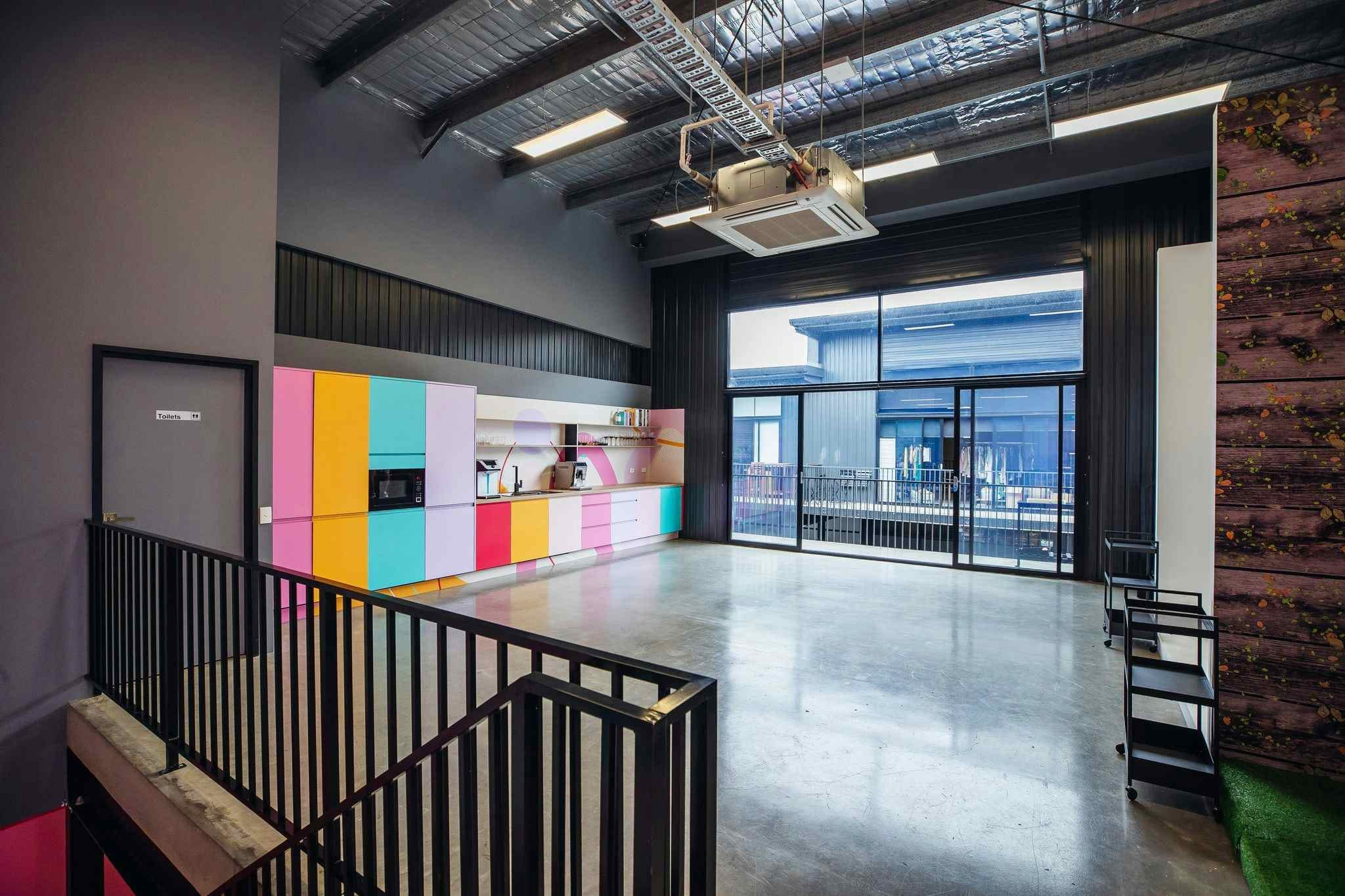 Exclusive Hire, Mimmynvovo Studio1