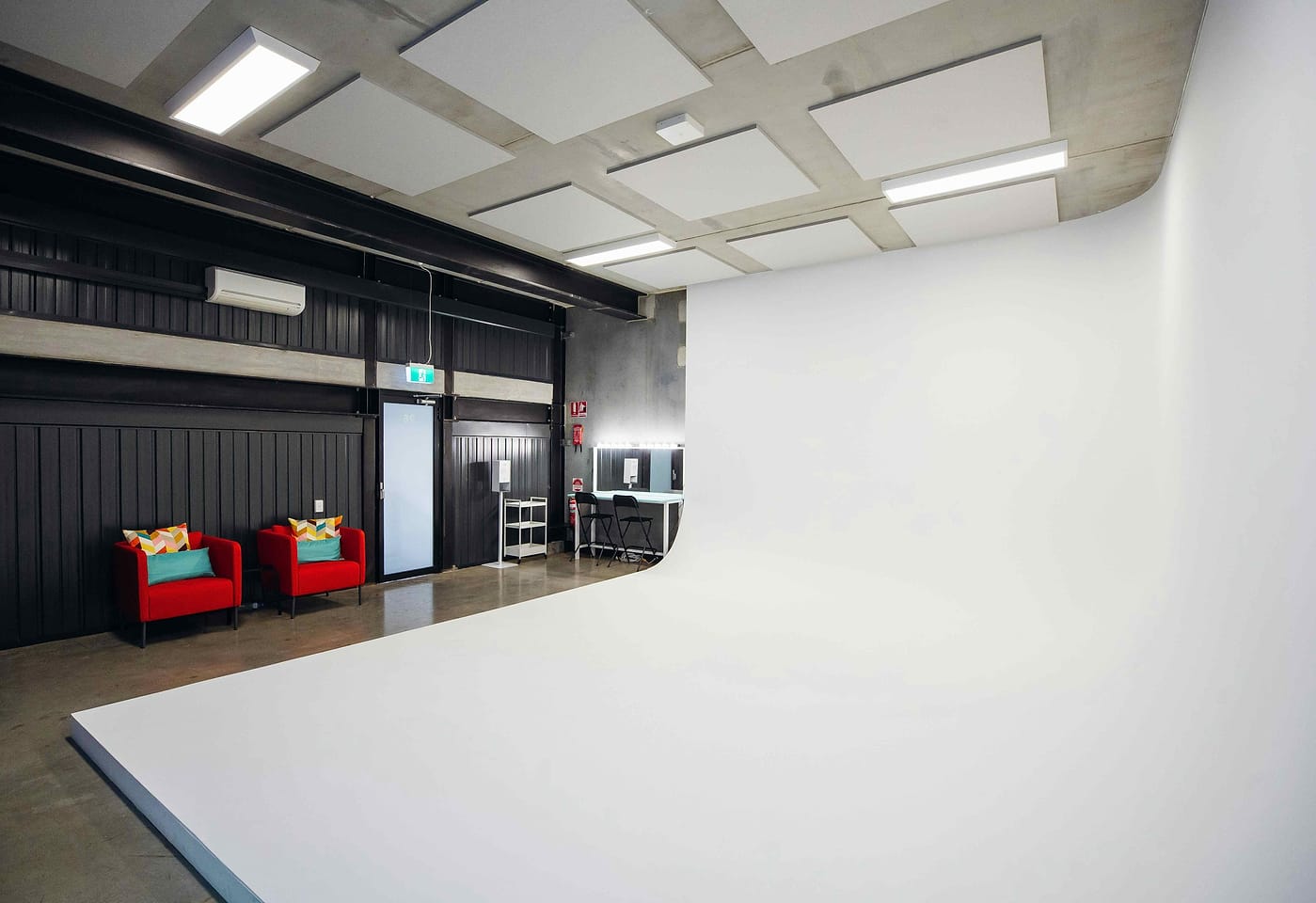 Exclusive Hire, Mimmynvovo Studio image 3