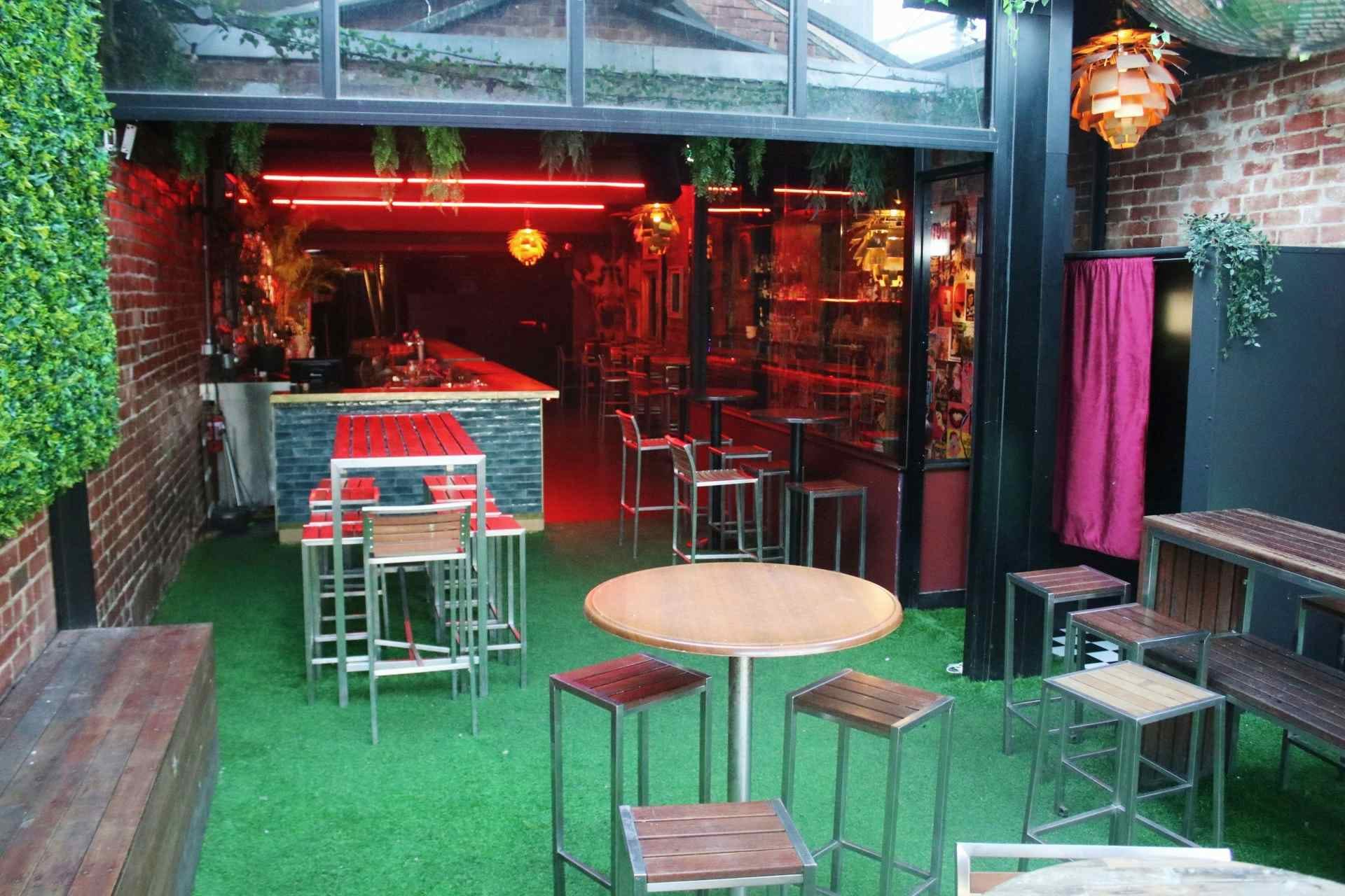 Mr Hyde's Garden Bar & Nightclub, Jekyll & Hyde1