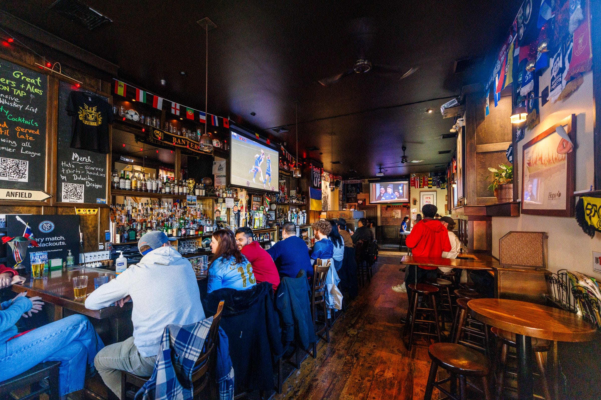 An intimate soccer-themed pub in Williamsburg: Banter Bar1
