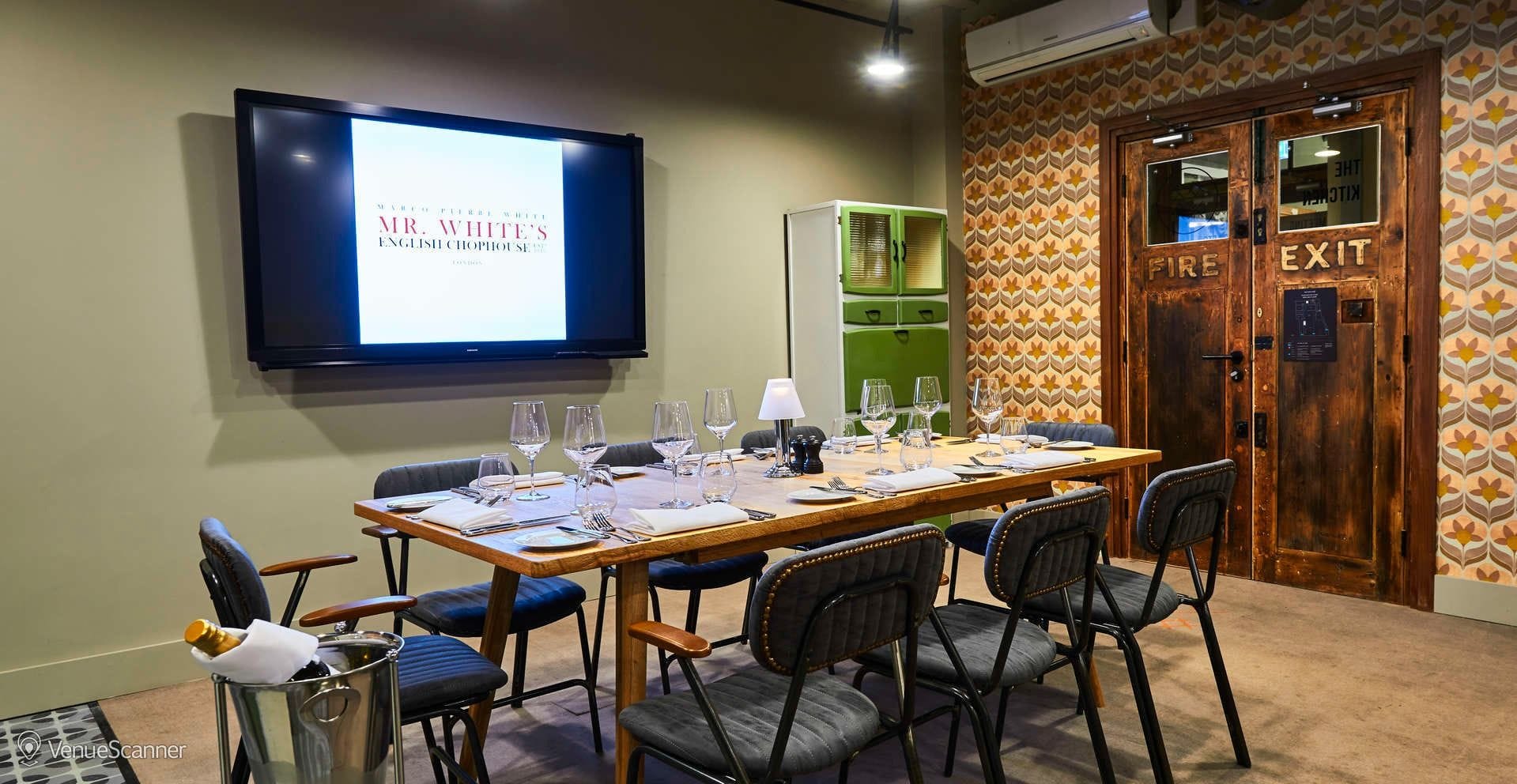 An industrial meeting room with all the kit: New Road Hotel image 2