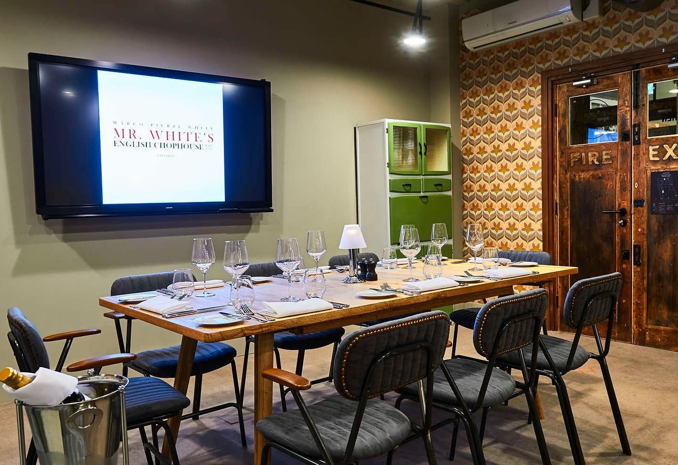 An industrial meeting room with all the kit: New Road Hotel image 2