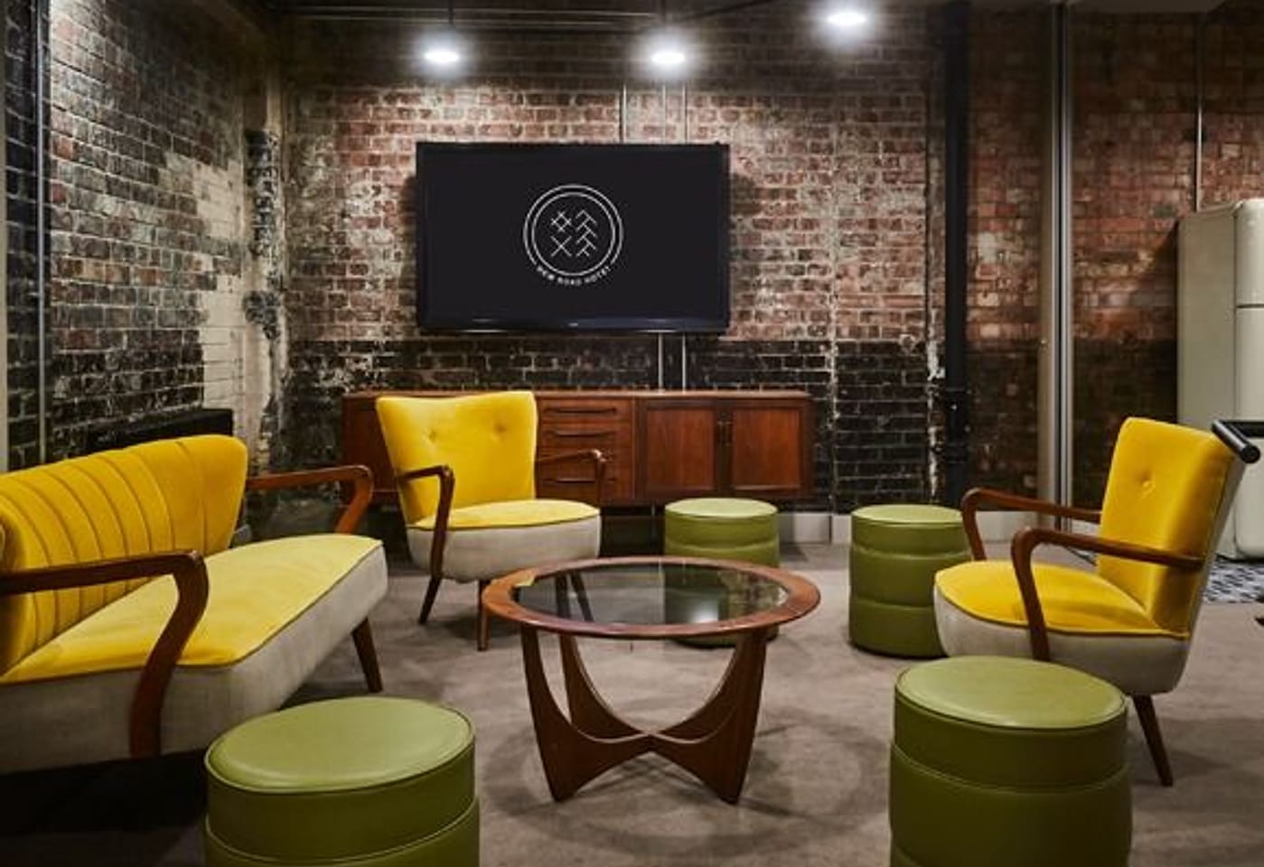 An industrial meeting room with all the kit: New Road Hotel image 3