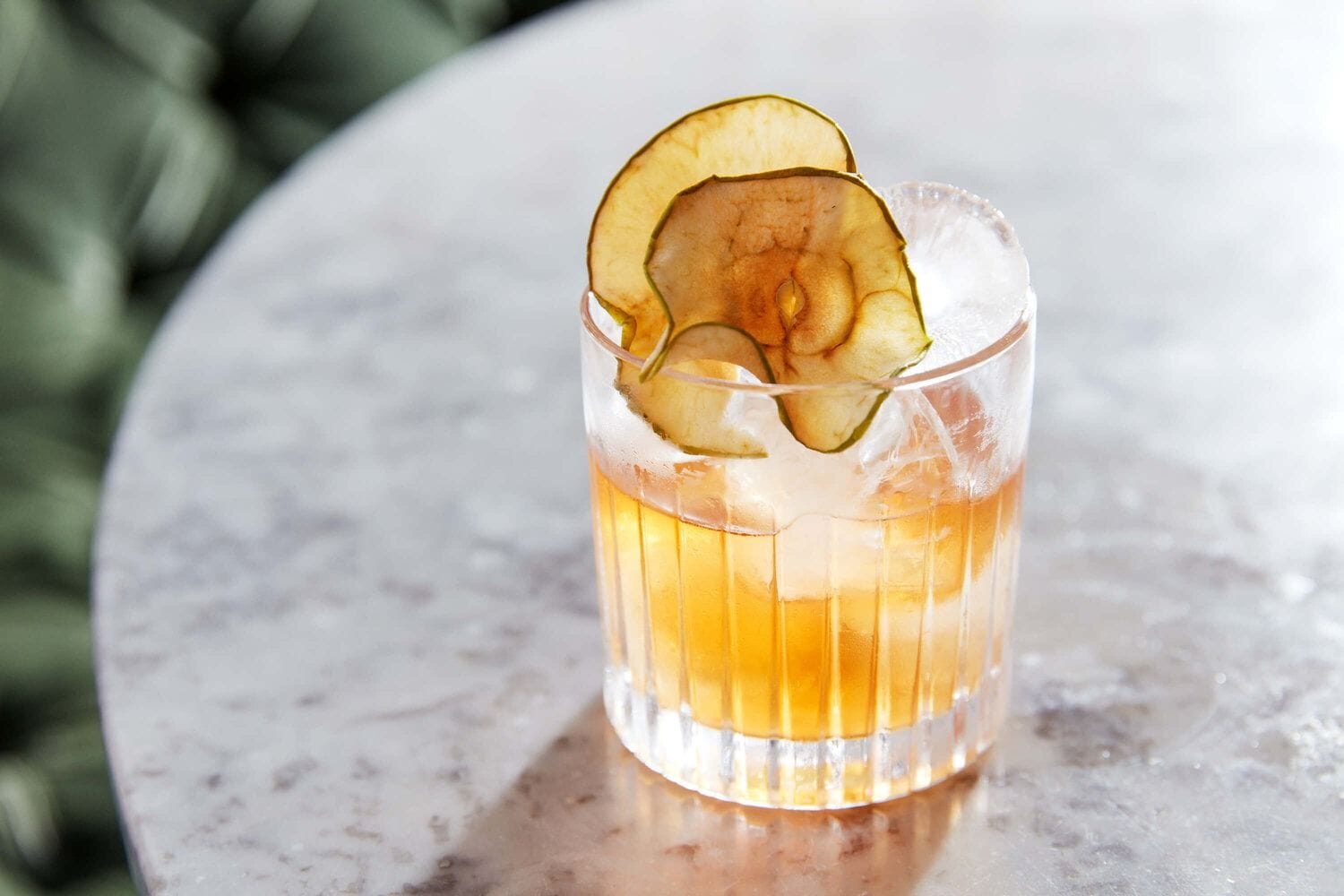  No.35 Mackenzie Walk canary wharf bar 1