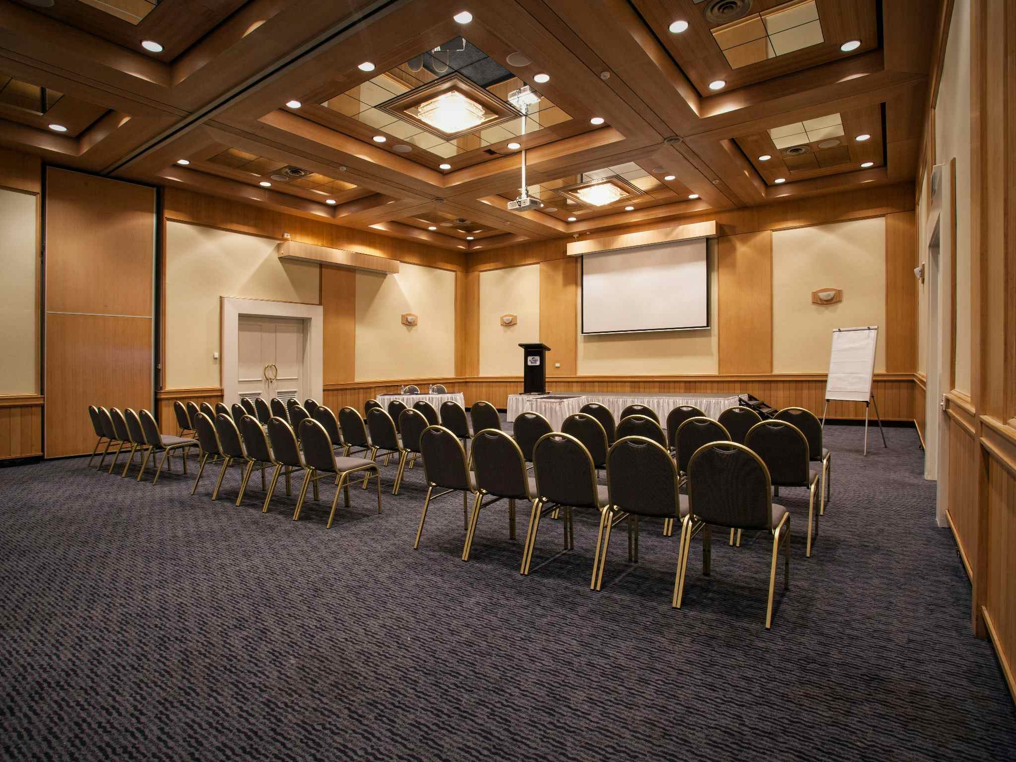 Inspire Your Team with These Workshop Venues