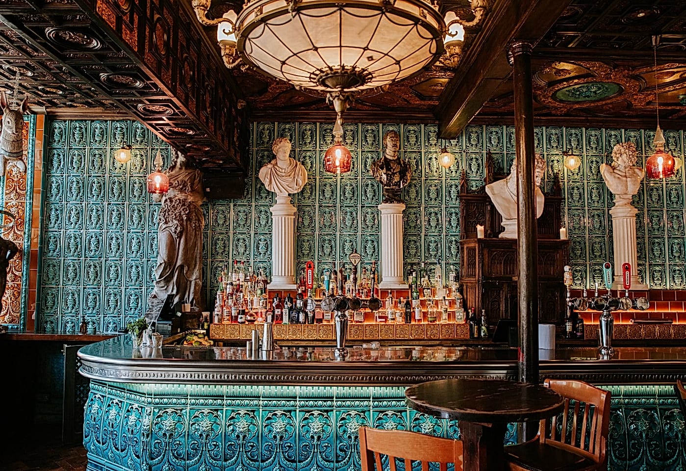 Old queen's head angel pub