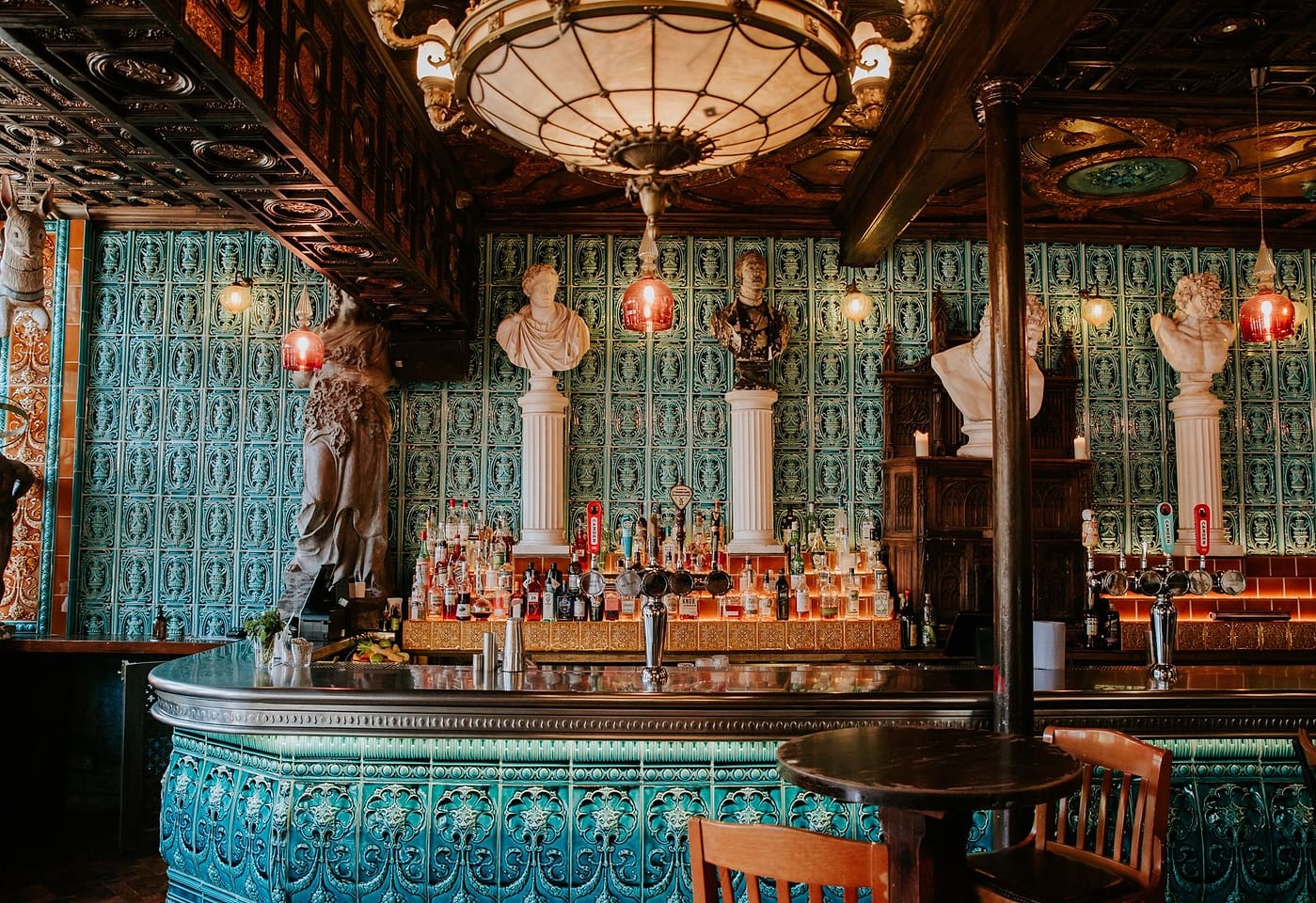 Old queen's head angel pub