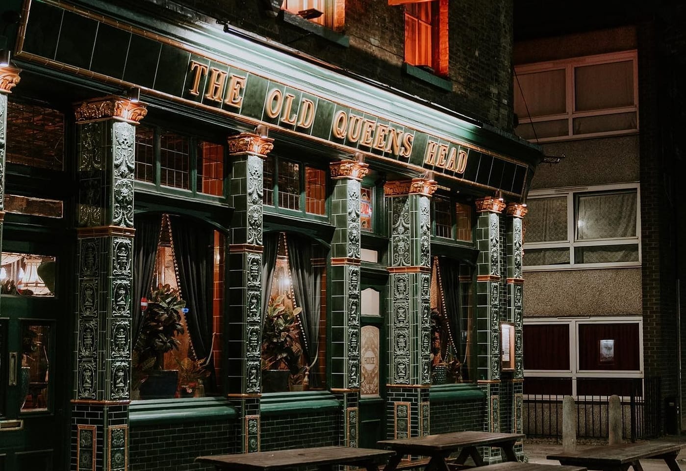 Old queen's head angel pub