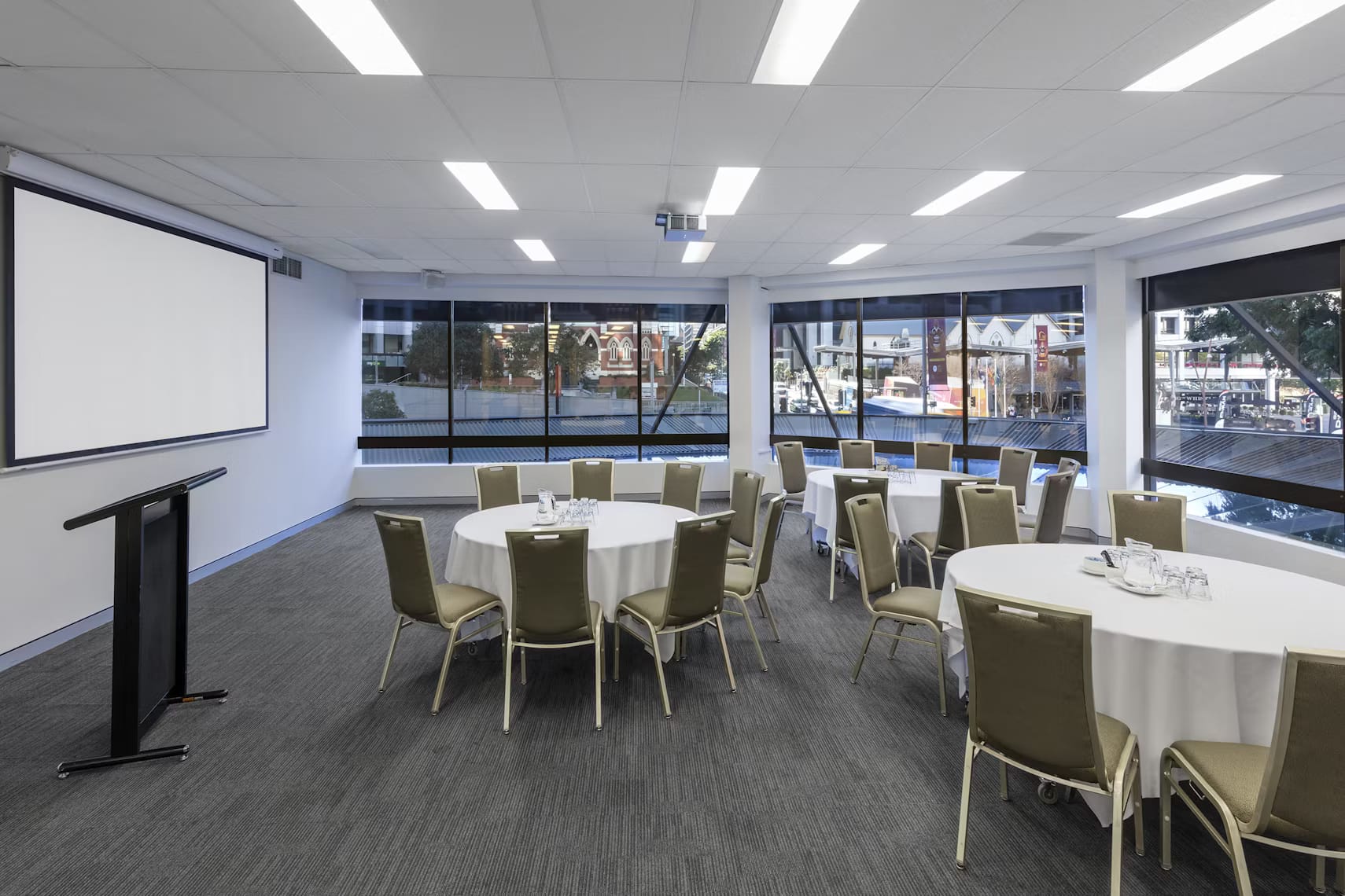 Oliver’s Room, Pullman and Mercure Brisbane King George  image 2