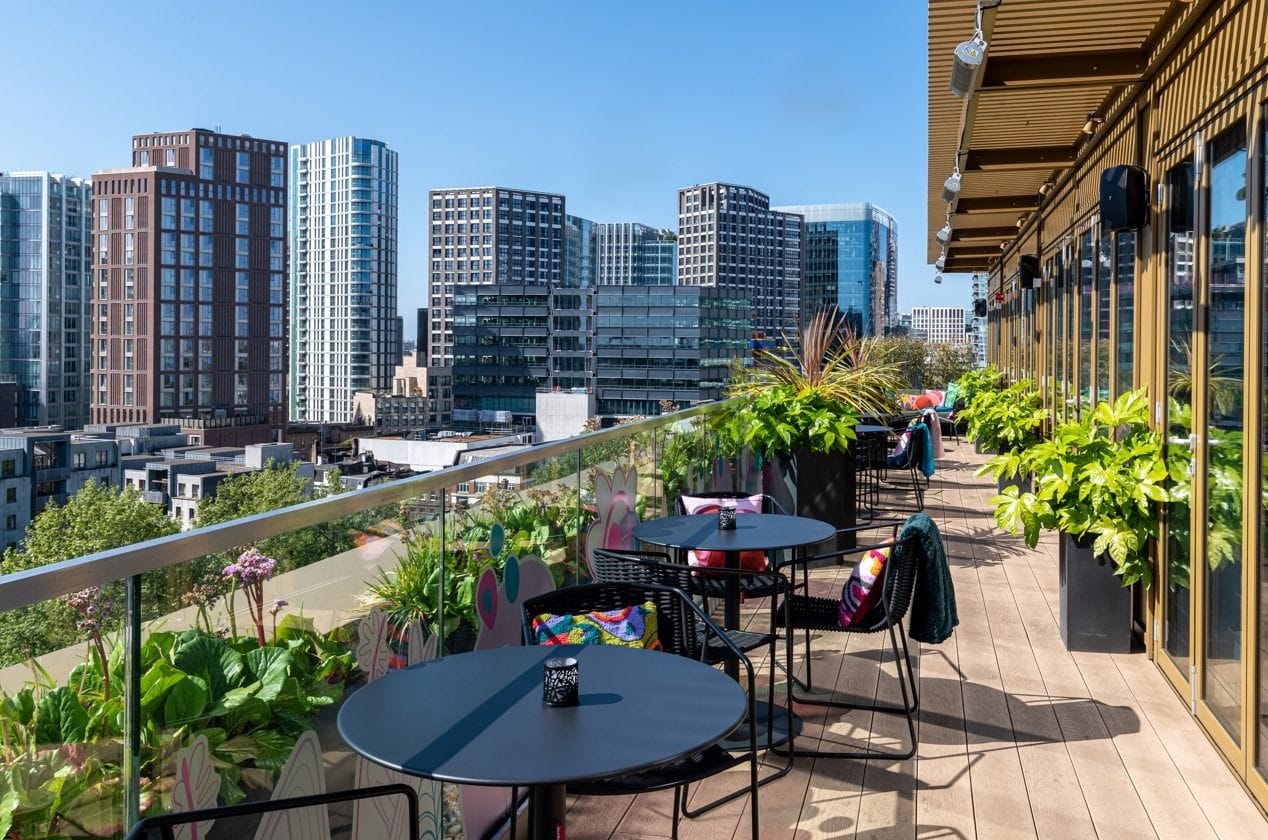 A luxury high-rise meeting room: PocketSquare Skyline Bar image 2