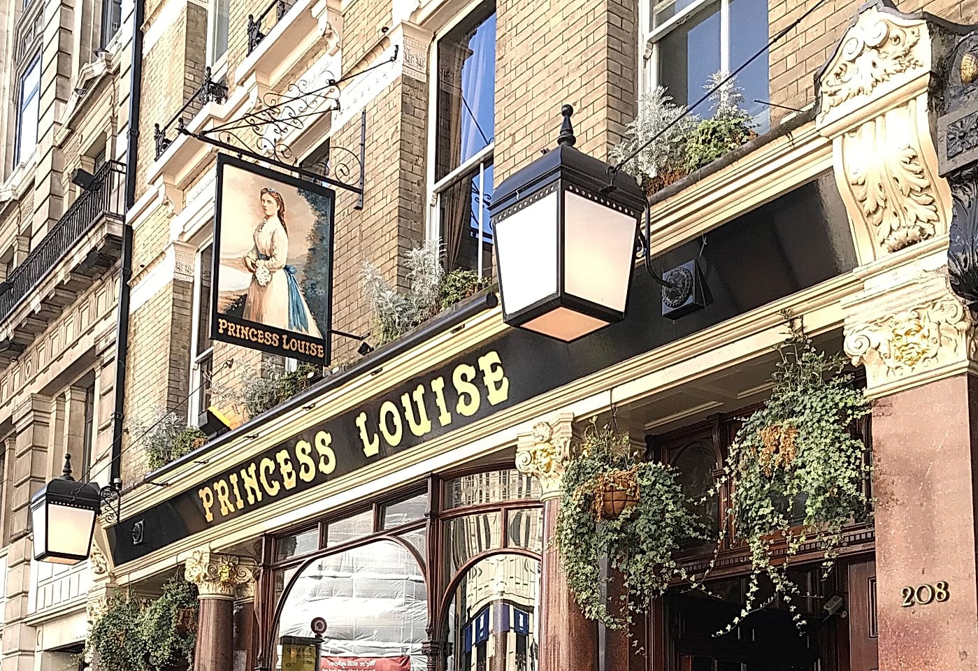 A West end pub frozen in the Victorian era: Princess Louise1
