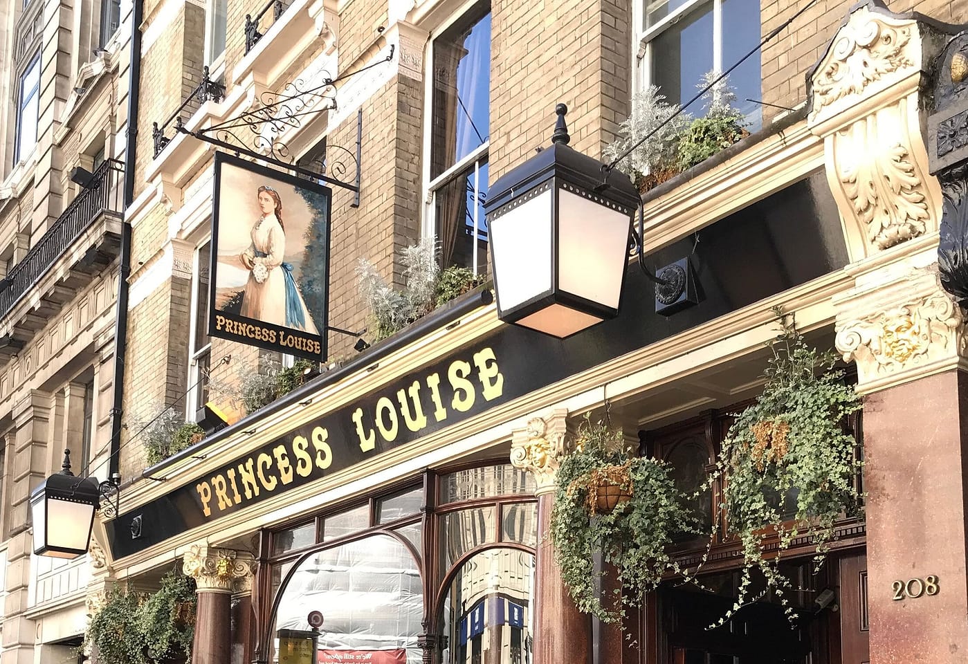 A West end pub frozen in the Victorian era: Princess Louise1
