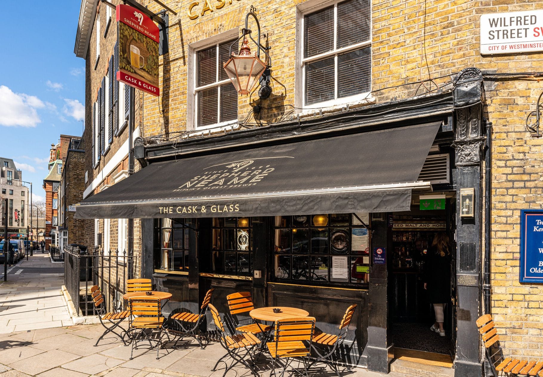 The Cask & Glass pub near London Victoria