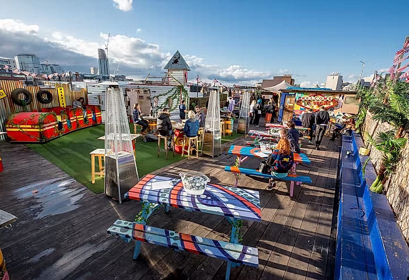 Queen of Hoxton East London roofotp bar 1