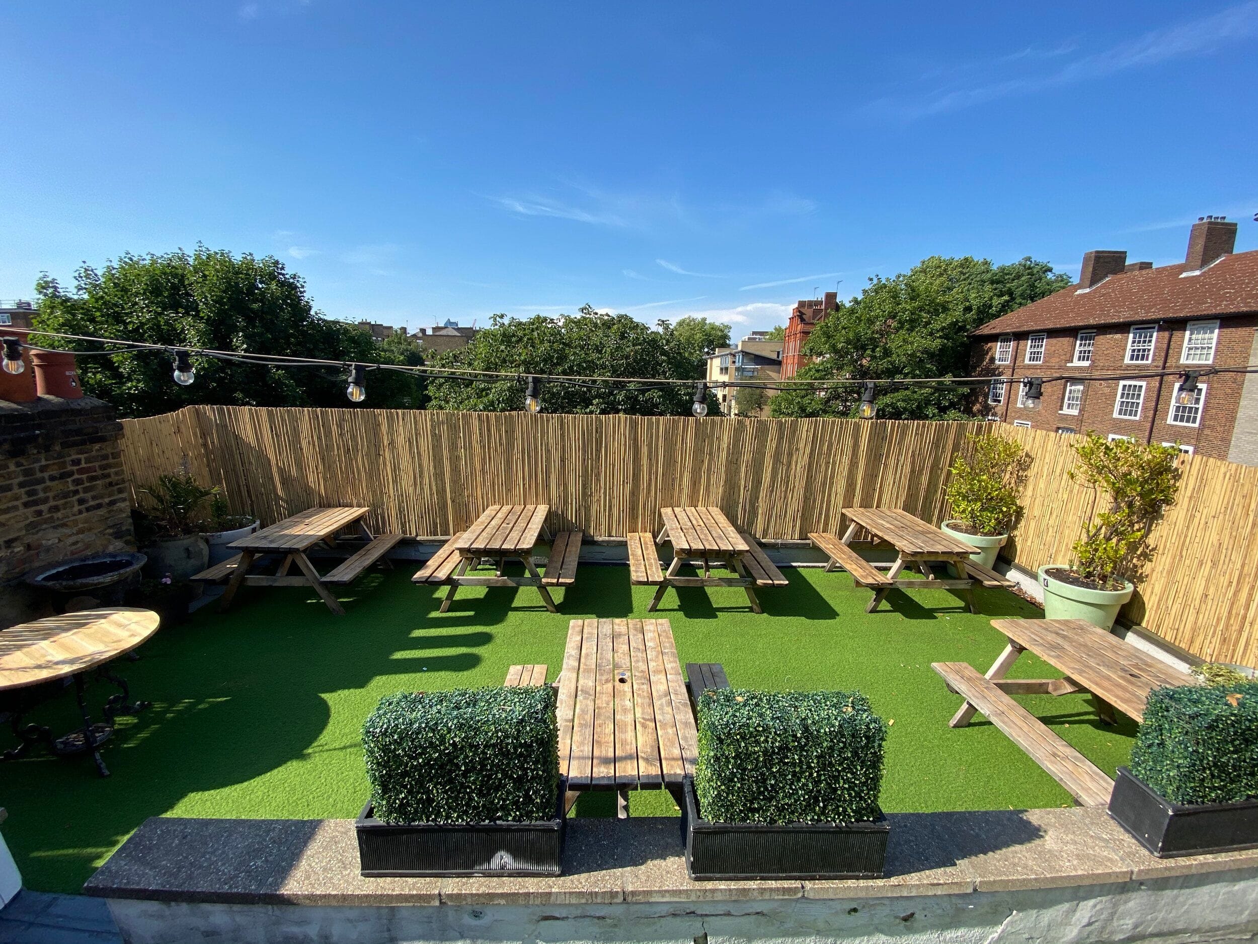 A straightforward roof terrace for a sunny afternoon.