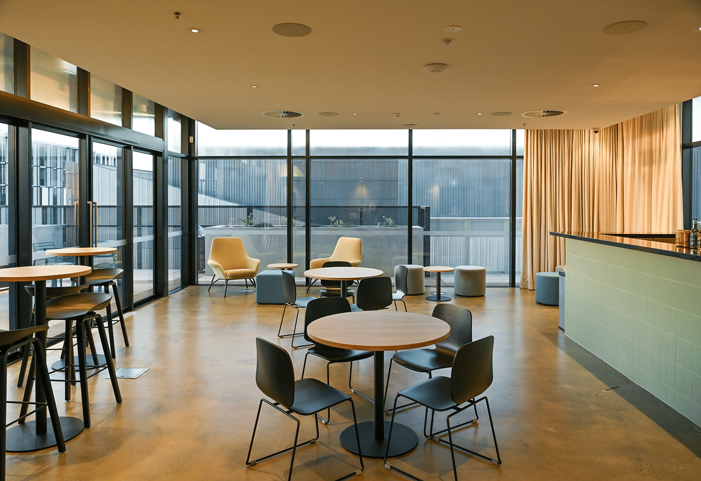 Rooftop Lounge, Nesuto Curtin Hotel image 2