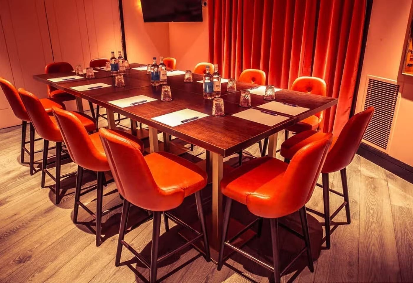 Ruby Rose Room , Puttshack Bank