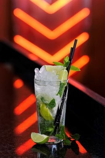 An authentic London karaoke bar experience: Simmons image 3