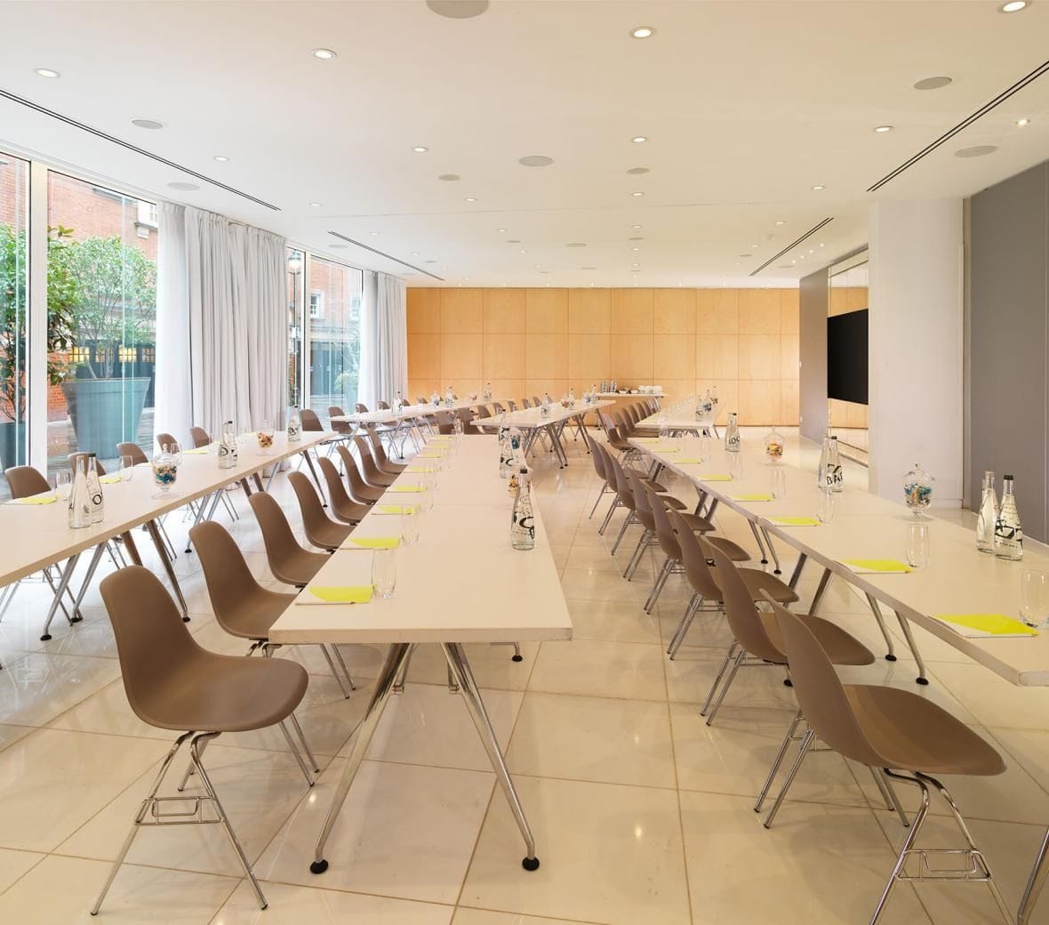 A calm London hotel meeting room in a bustling area: St Martins Lane image 3