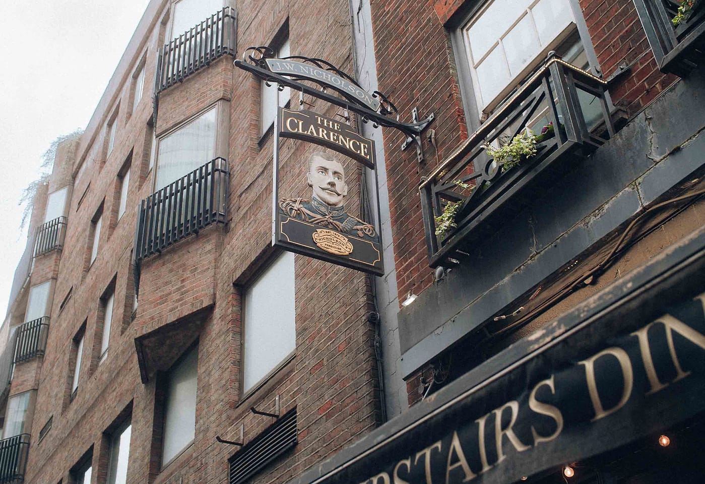 THE CLARENCE MAYFAIR PUB