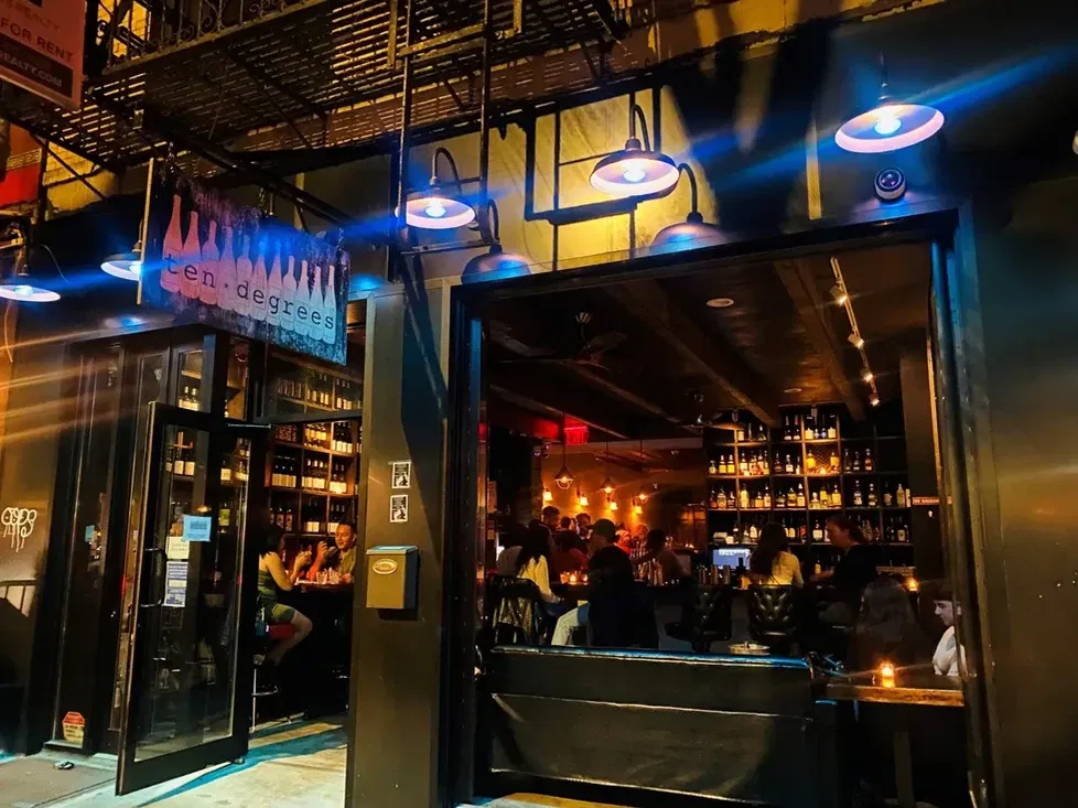 Ten degrees east village bar