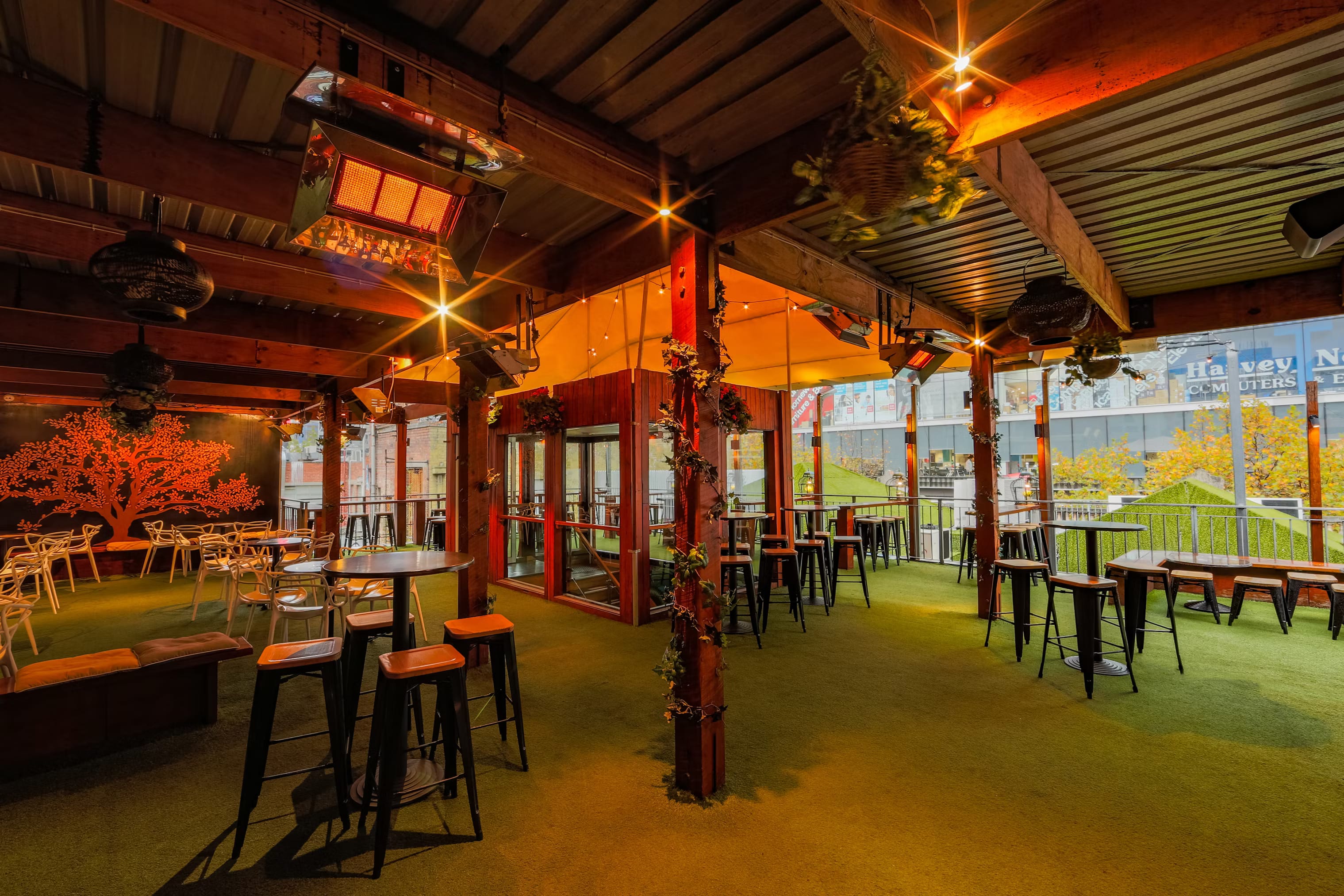 The Peacock Lounge, The Emerald Peacock image 2