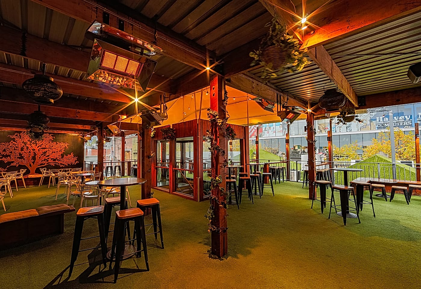 The Peacock Lounge, The Emerald Peacock image 2