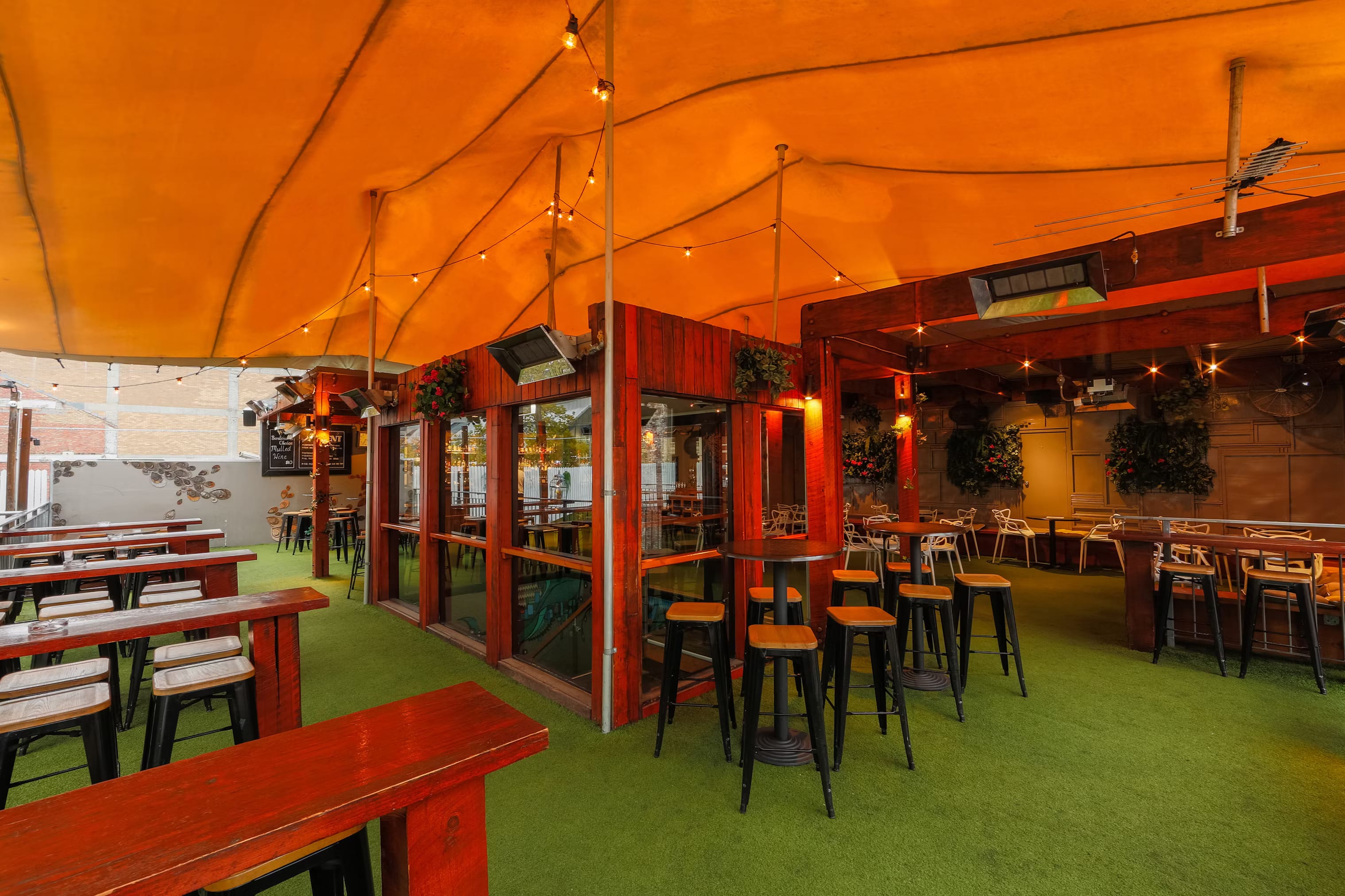 The Peacock Lounge, The Emerald Peacock image 3