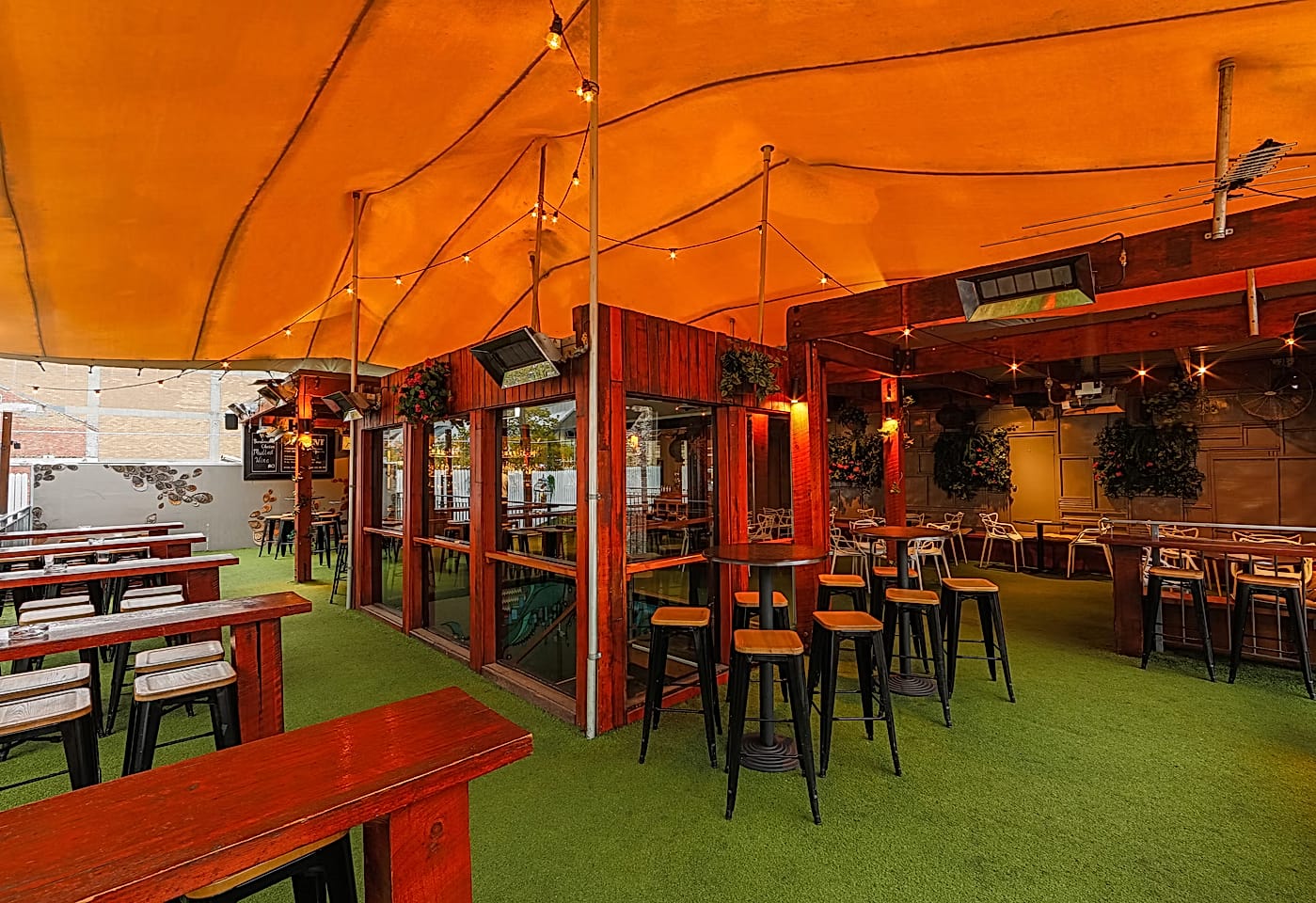 The Peacock Lounge, The Emerald Peacock image 3