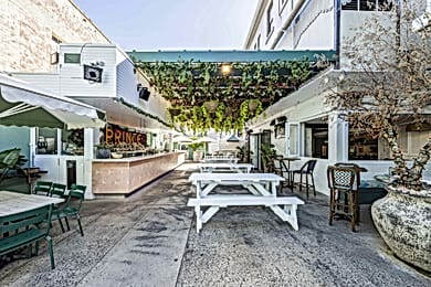 The Prince Consort Hotel | Outdoor Seating | Venue Hire Brisbane | 2