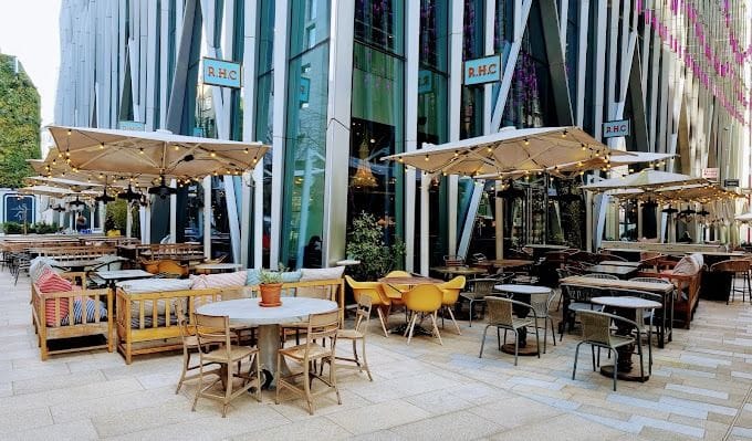 A sophisticated outdoor bar in Victoria: Rail House Victoria image 2