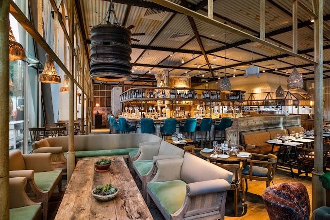 A sophisticated outdoor bar in Victoria: Rail House Victoria1