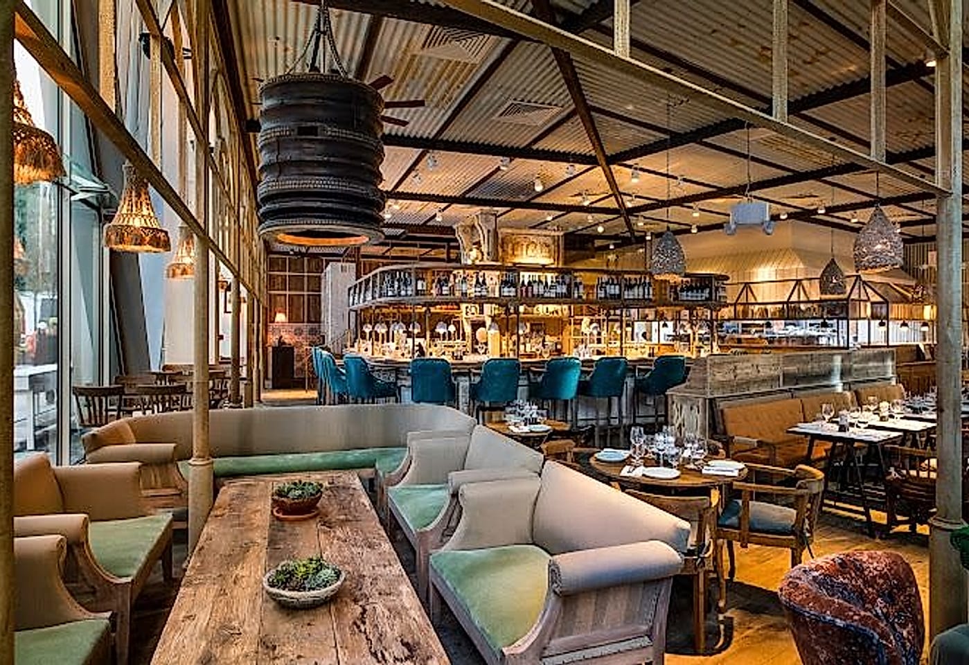 A sophisticated outdoor bar in Victoria: Rail House Victoria1