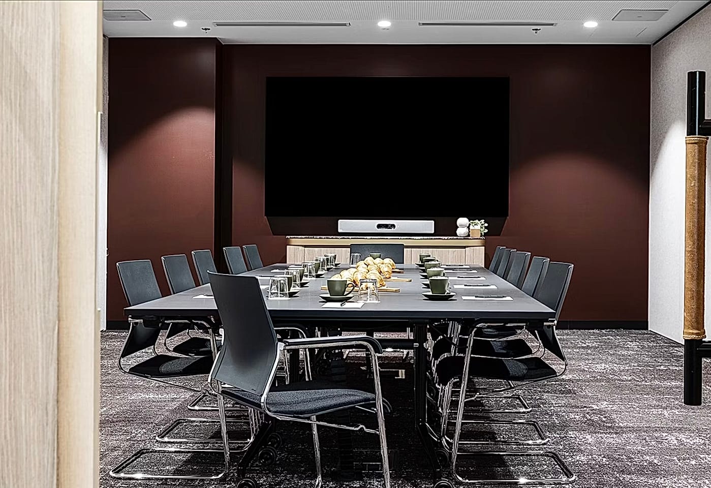 TO, TRE, EN - Conference Room, Two24 Conferencing by Work Club Global1