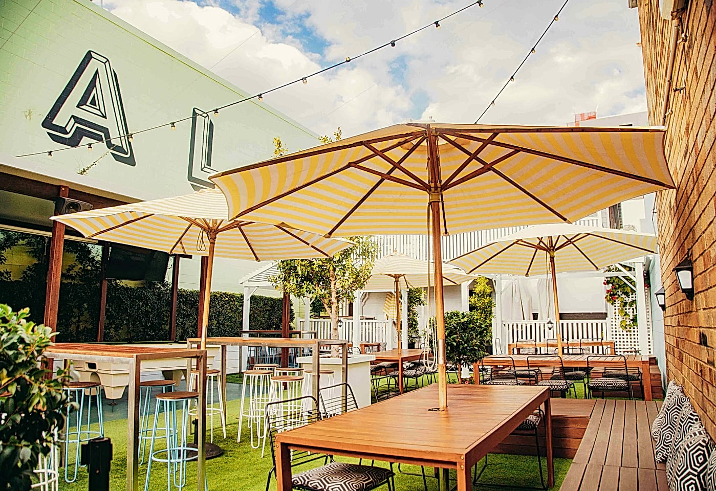 Tropicana, Summa House image 2