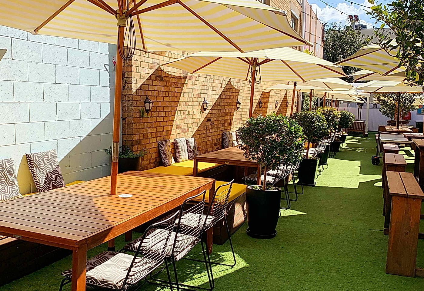 Tropicana, Summa House image 3