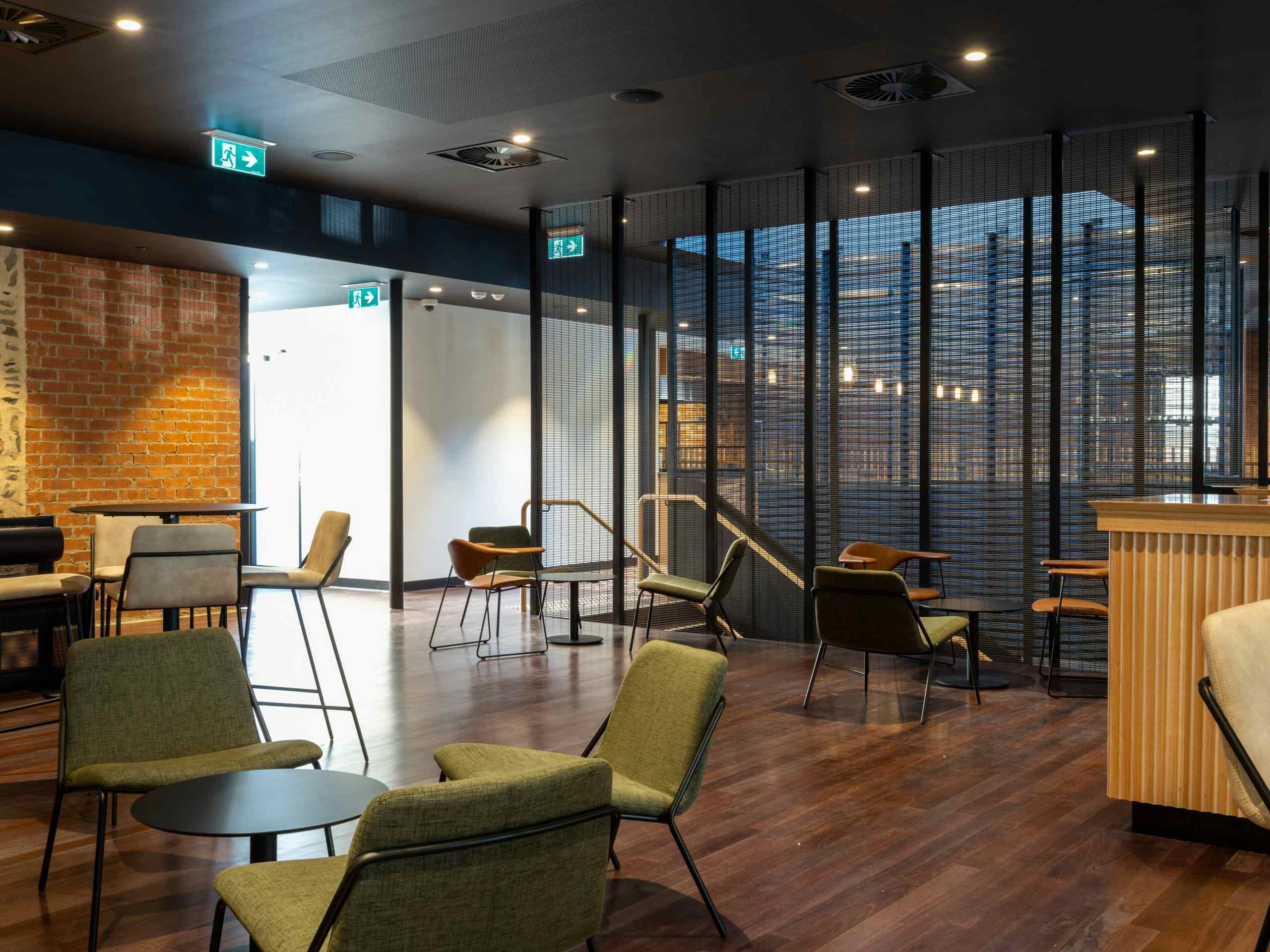 Strathmore Hotel | Verandah Dining | Venue Hire Adelaide | 3