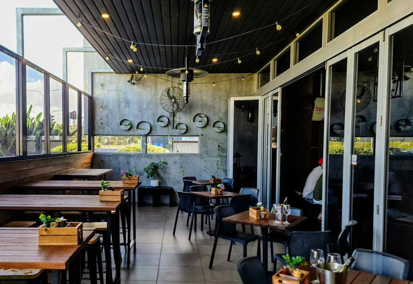 Varsity Lakes Tavern | View of Outdoor Seating | Venue Hire Gold Coast | 1