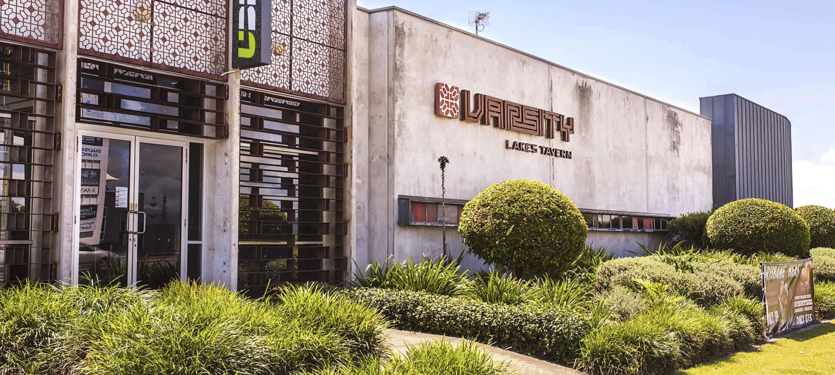 Varsity Lakes Tavern | View of Outside of Venue | Venue Hire Gold Coast | 3