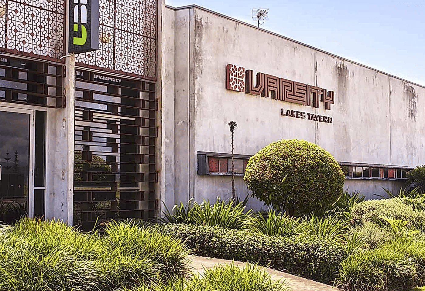 Varsity Lakes Tavern | View of Outside of Venue | Venue Hire Gold Coast | 3