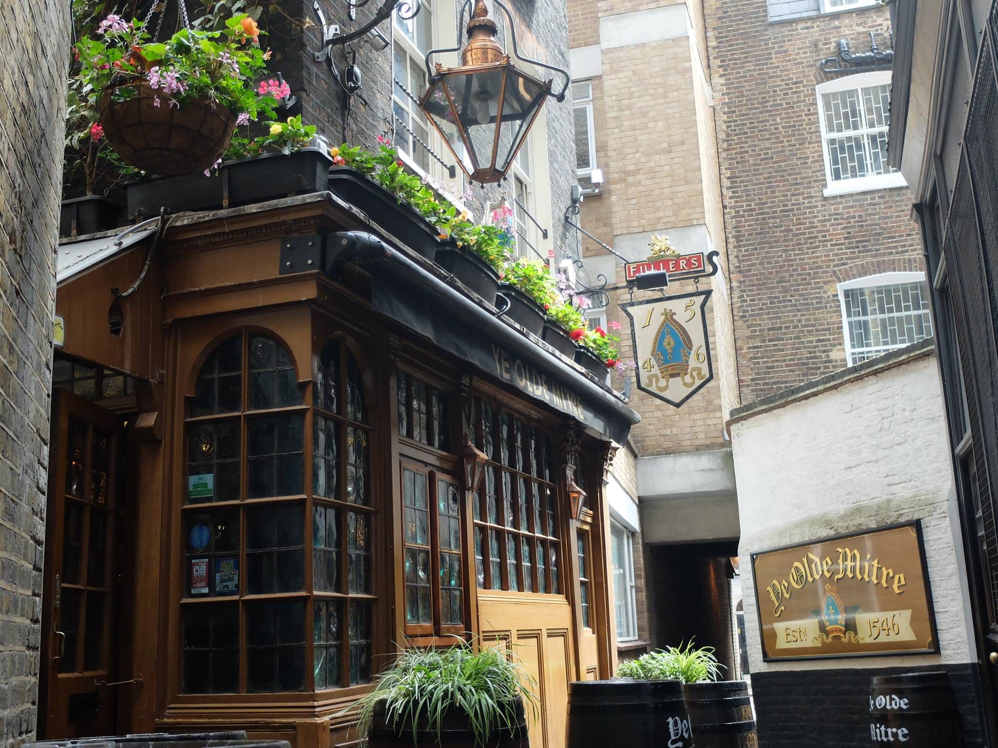 Ye olde Mitre Farringdon pub 