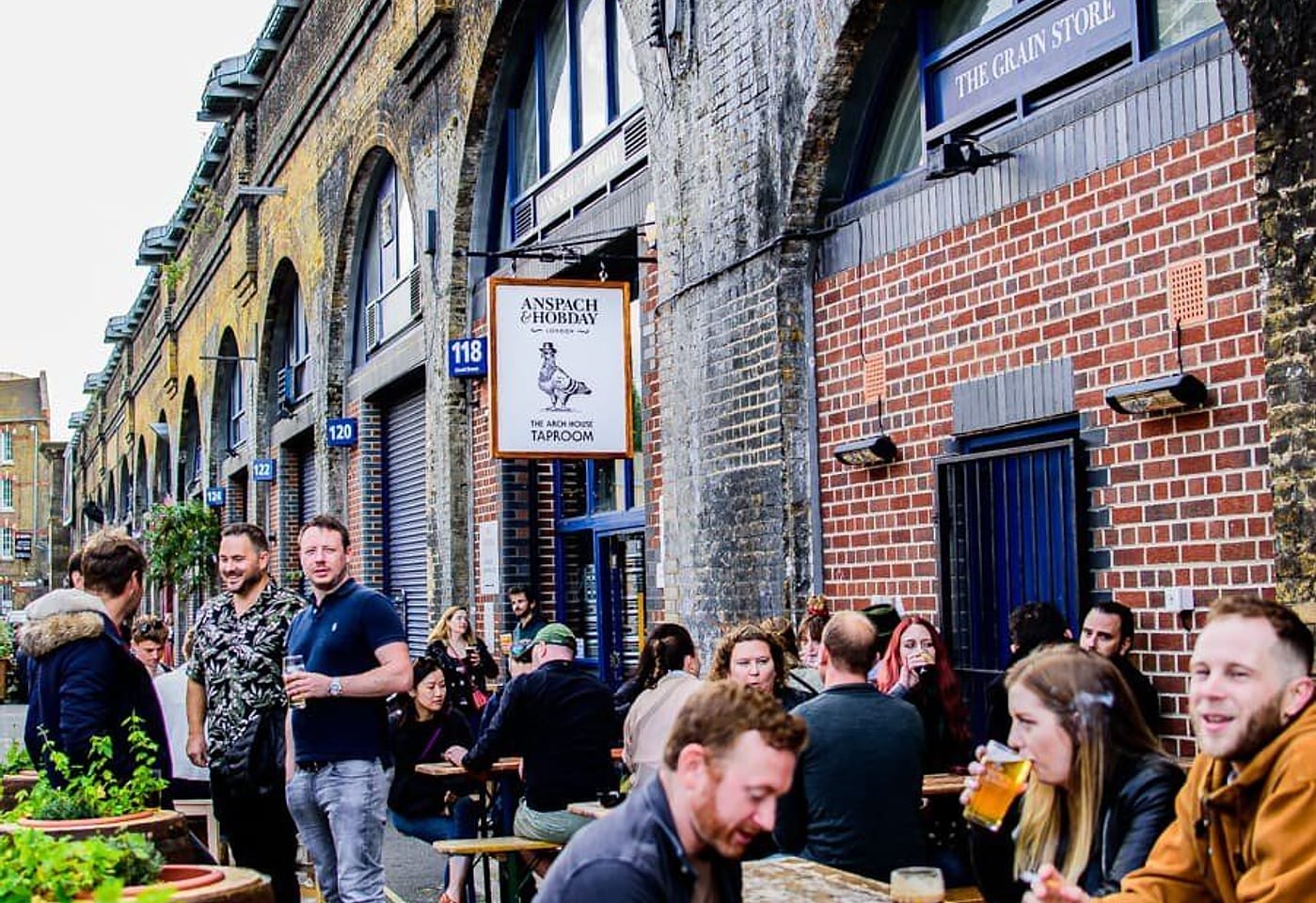 outdoor seating at the arch house taproom in bermondsey london