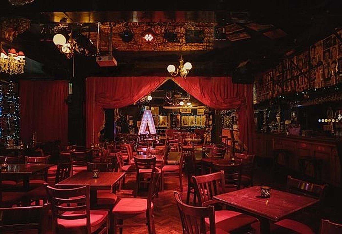 A London bar where you can feel artsy and cool: Arts Theatre Club image 2