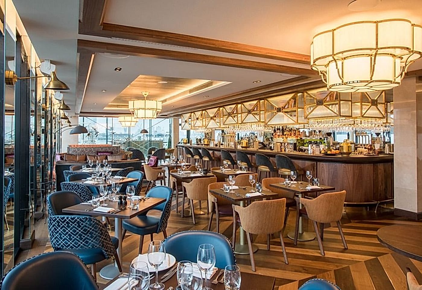 A sophisticated outdoor bar in London: Aviary1