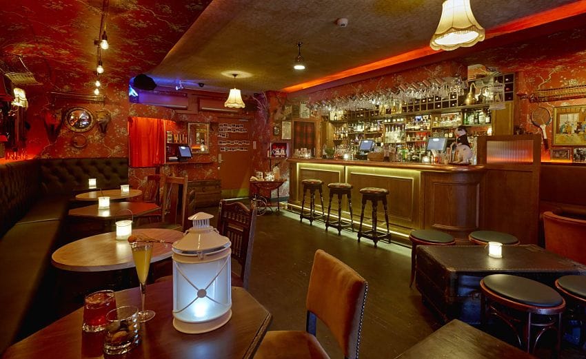 A modern take on speakeasies: Barts 1