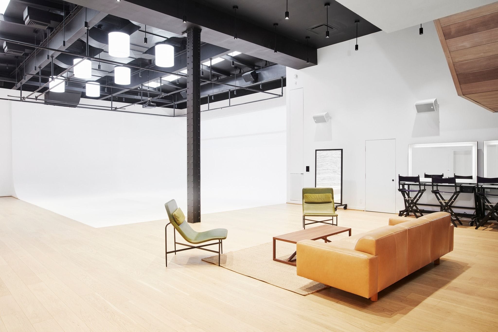 A Lower East Side meeting room you’ll be crazy in love with: Bathhouse Studios1