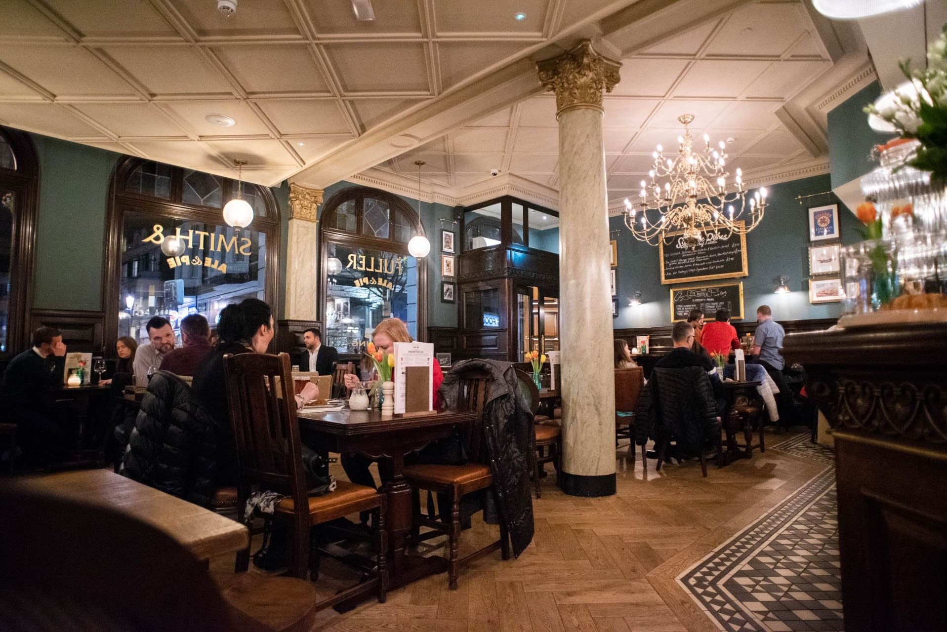interior of the blackbird in earls court london bar